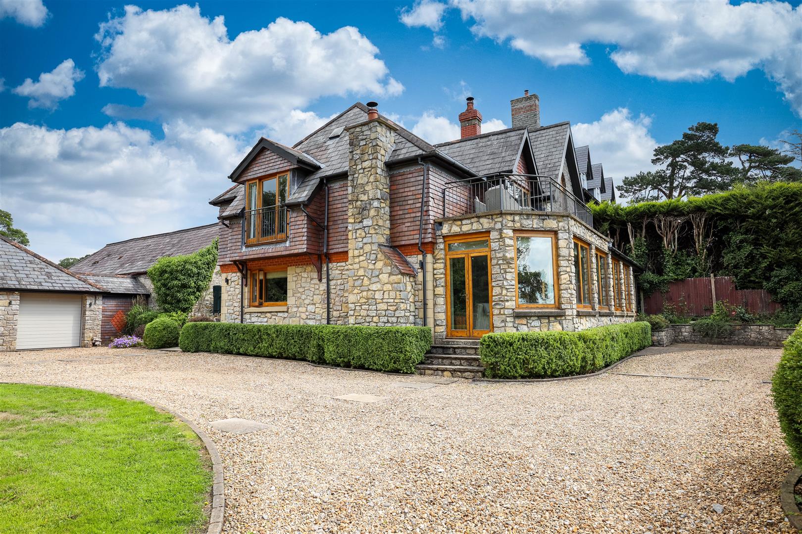 Watts & The Coach House, PeterstonSuperEly, Vale Of